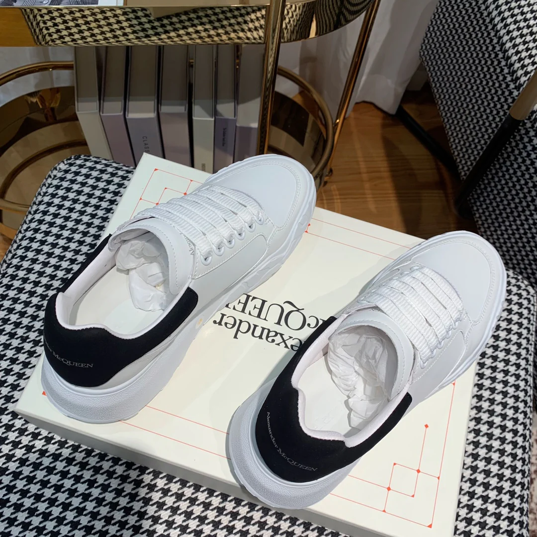 McQueen - Новые кроссовки - Black Tail