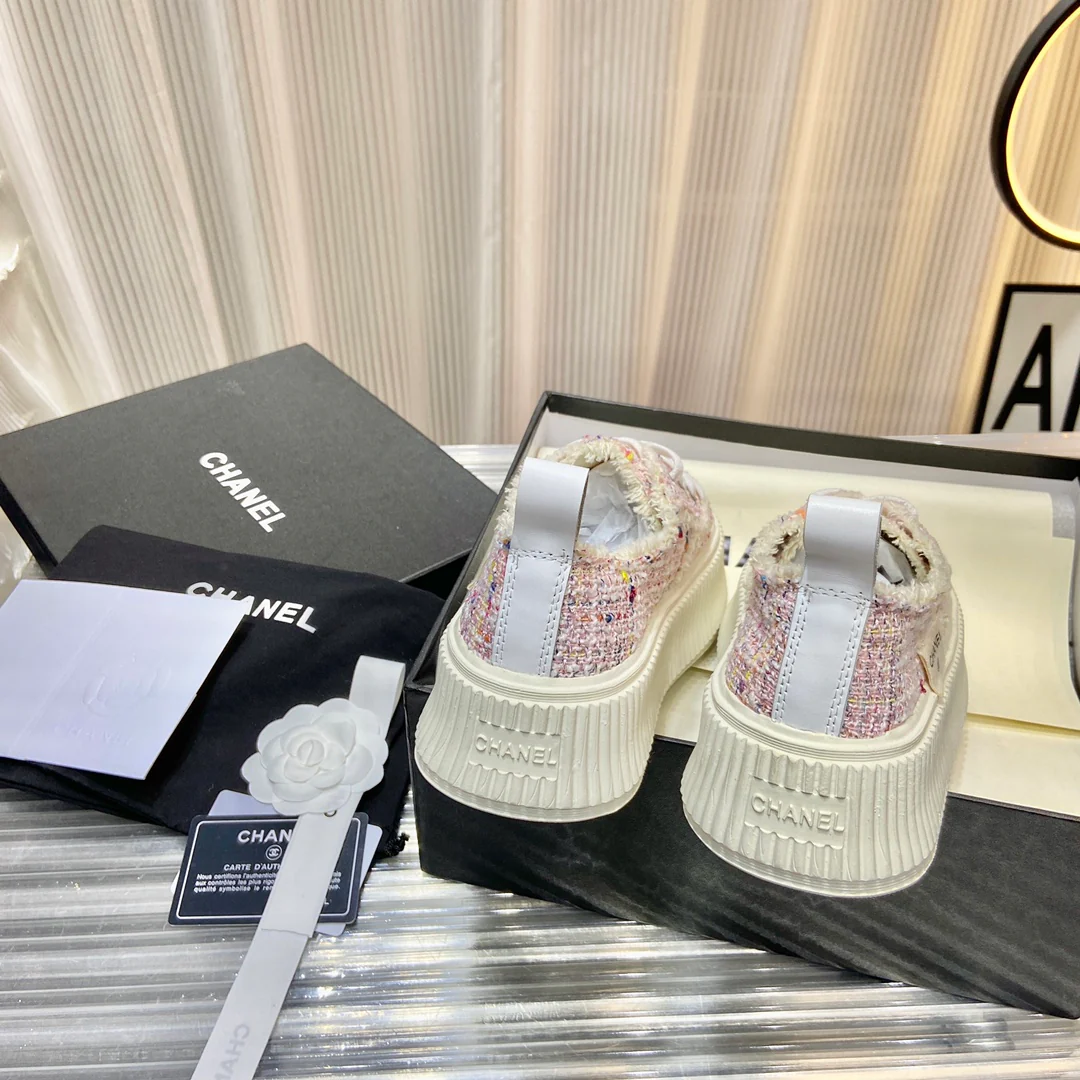 Ковшеобразные туфли на платформе от Chanel - повседневная обувь