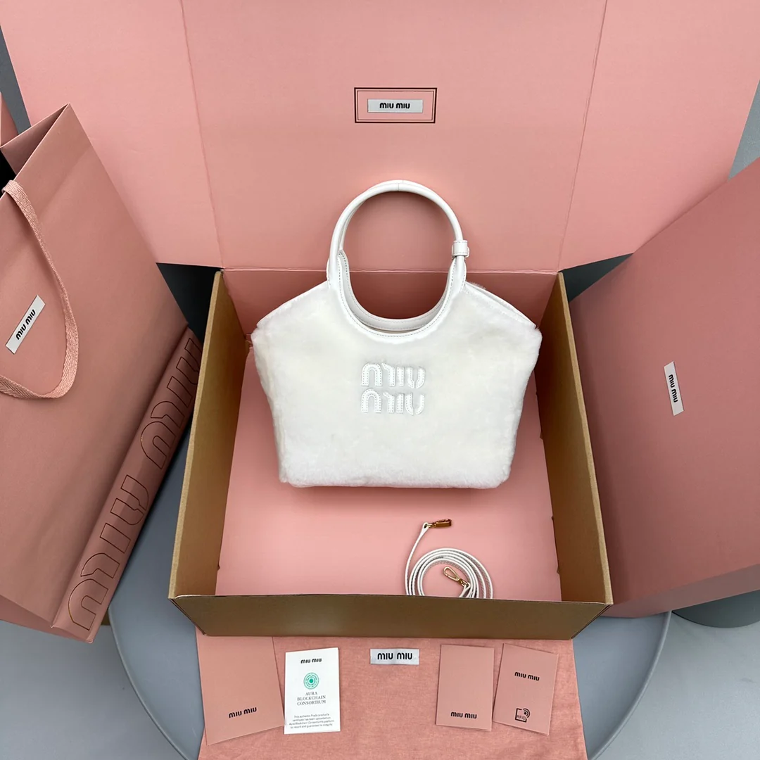 Сумка-тоут Miu Miu Ivy - Пушистая - Маленькая - Белая