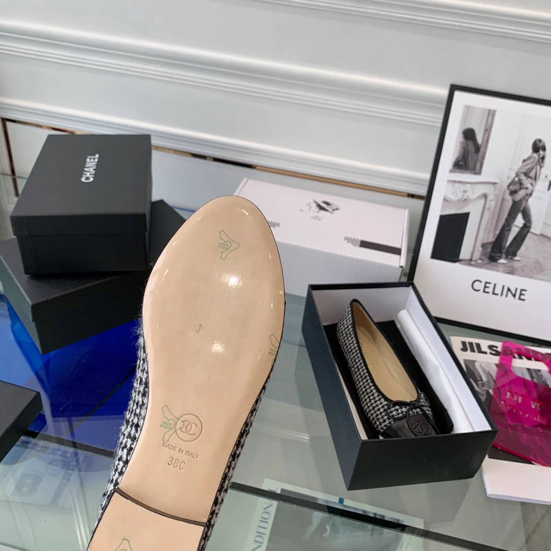 Классические балетки Chanel - черные в клетку