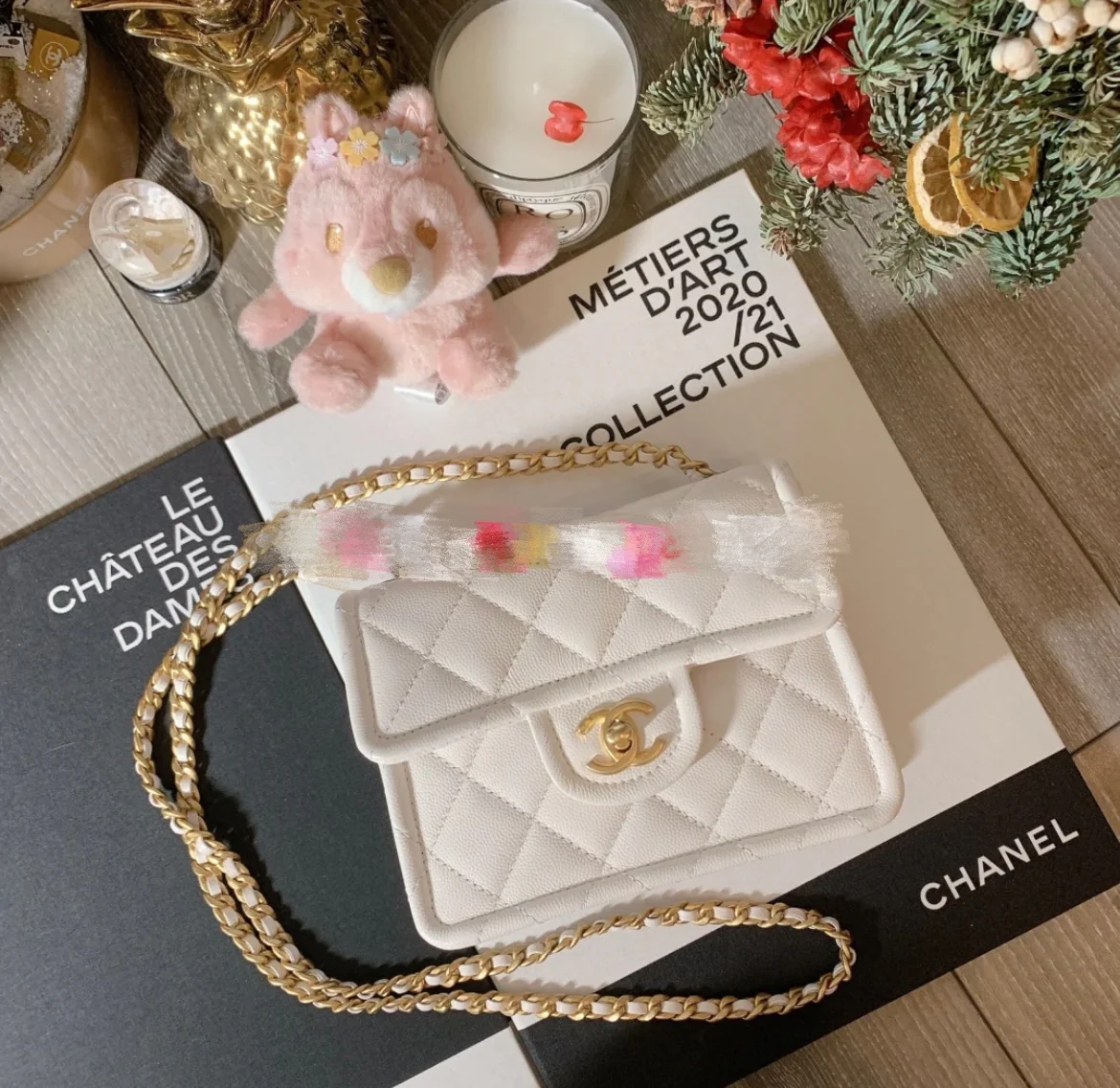 Маленькая булочка из тофу Chanel - белая