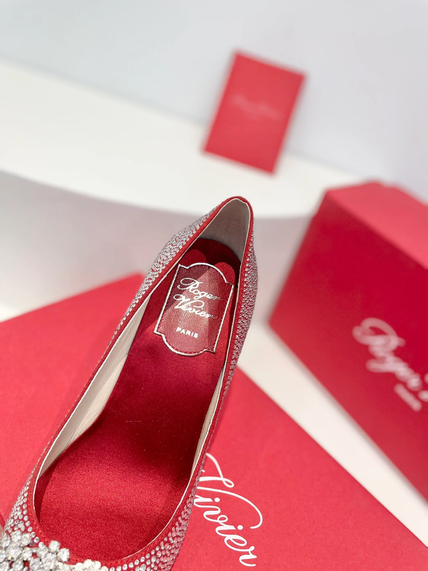 Обувь RV Shoes - Серия ?Кристальные туфли? - Туфли на высоком каблуке со стразами - Красные