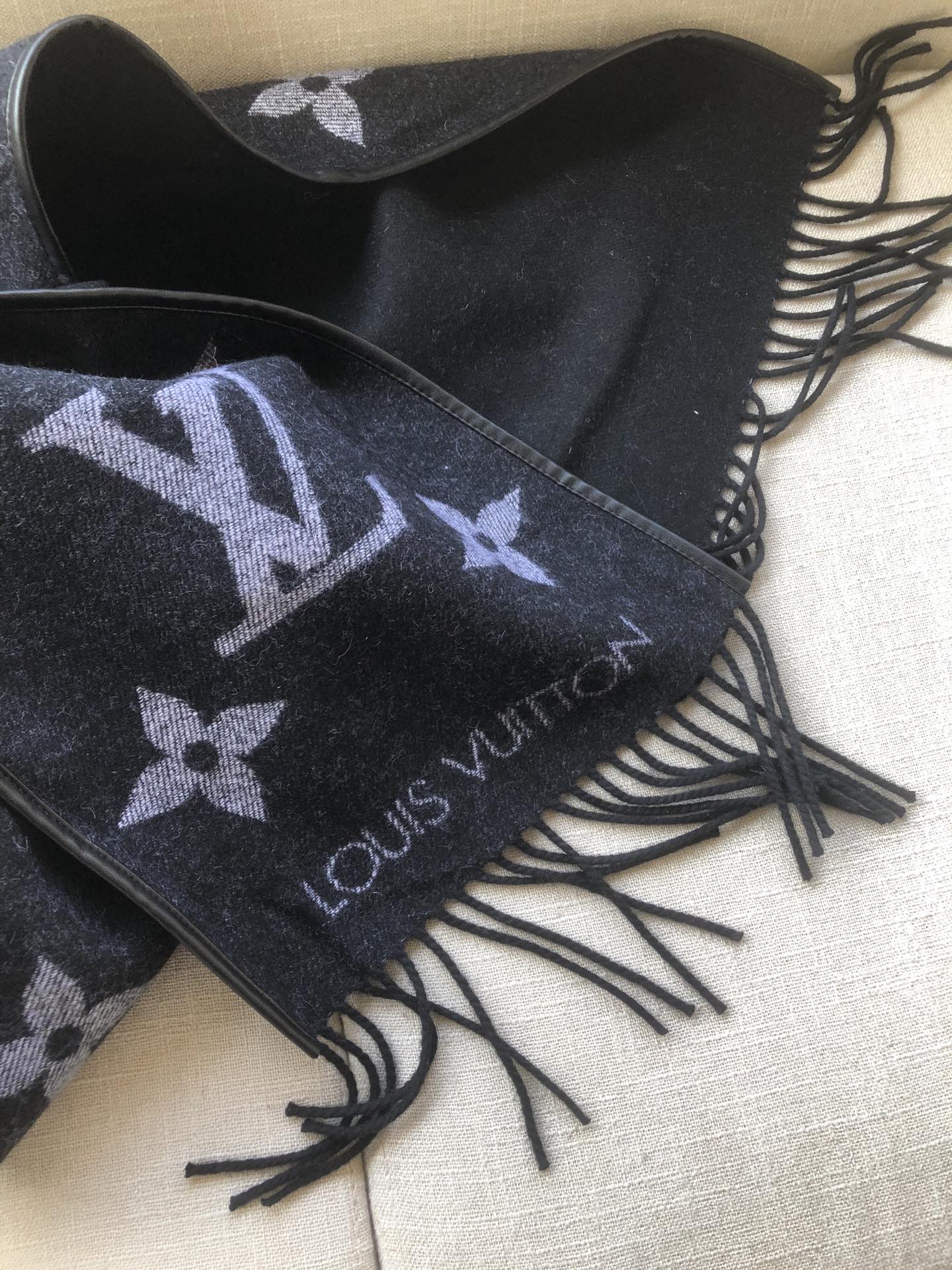 Классический шарф с капюшоном LV с монограммой