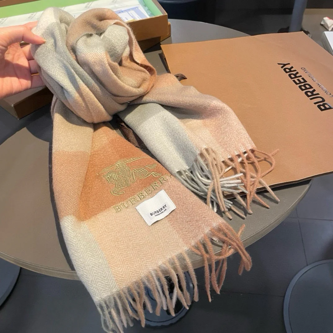 Шарф Burberry в клетку 2024 года - 30 - 181