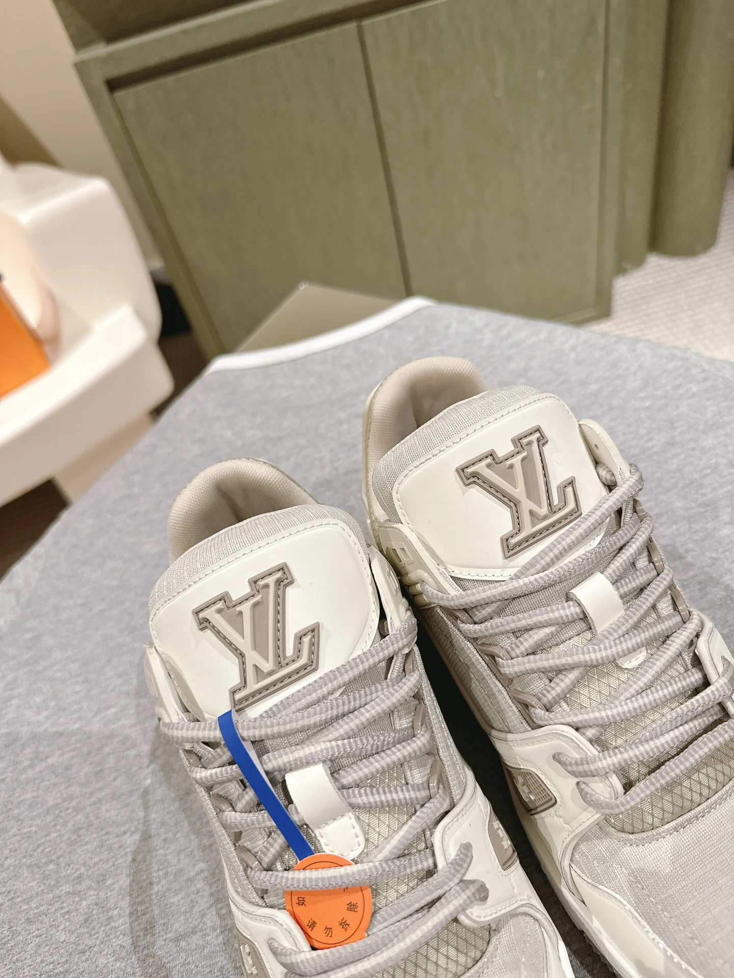 LV-2024-Кроссовки-Белые-2