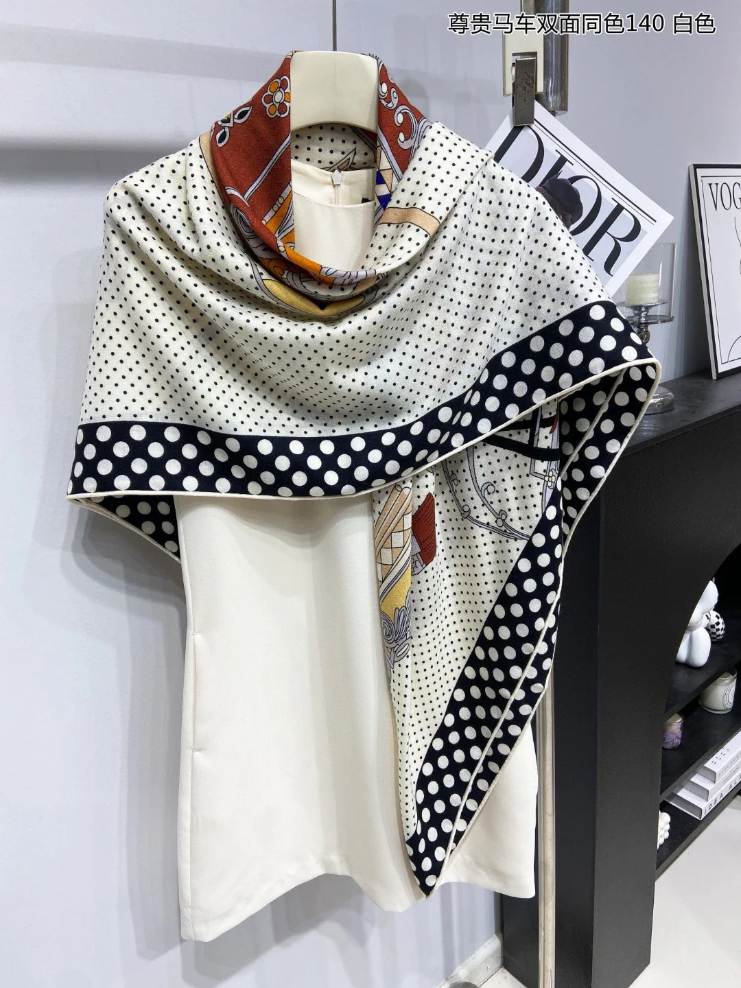 Большой носовой платок Hermes 2024 в классическом стиле ?Карета?.