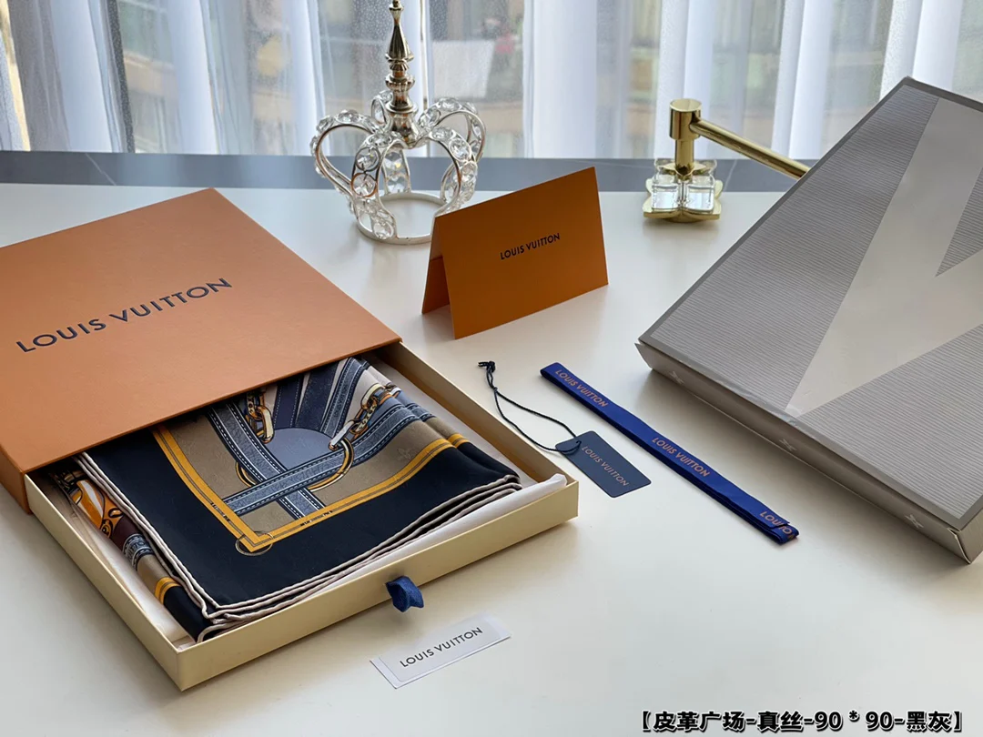 LV - Кожаный Plaza - Шелковый шарф