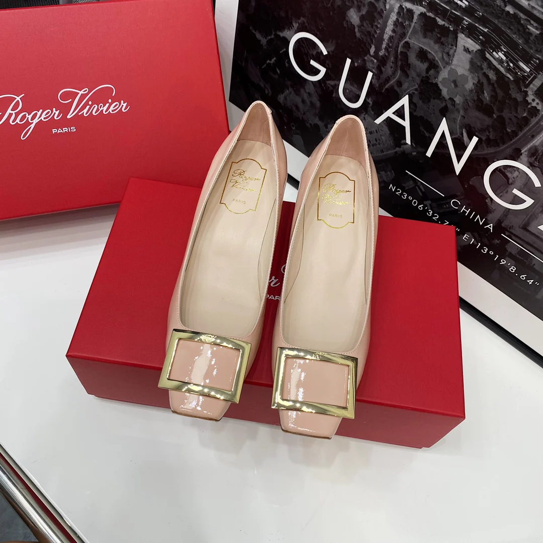 Динамик RV-4-5 см с акцентами розового цвета, имитирующего цветение сакуры.