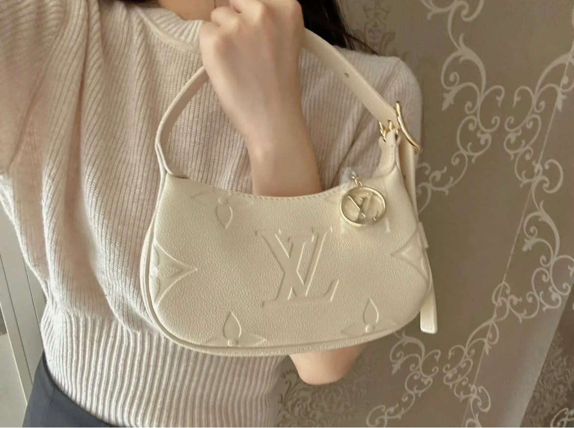 m82519-LV-mini-moon-handbag-white