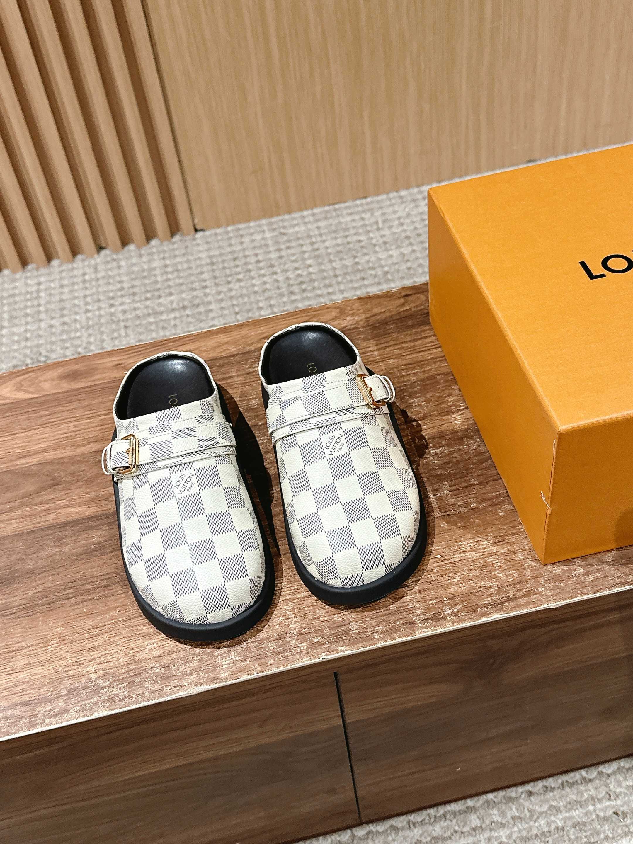 Новинка LV 2025 - Биркенштоки - Клетчатый узор - Белые