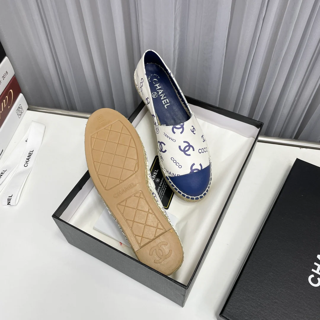 Новинка весны 2023 года от Chanel - Рыбацкие туфли из овечьей кожи - Синие