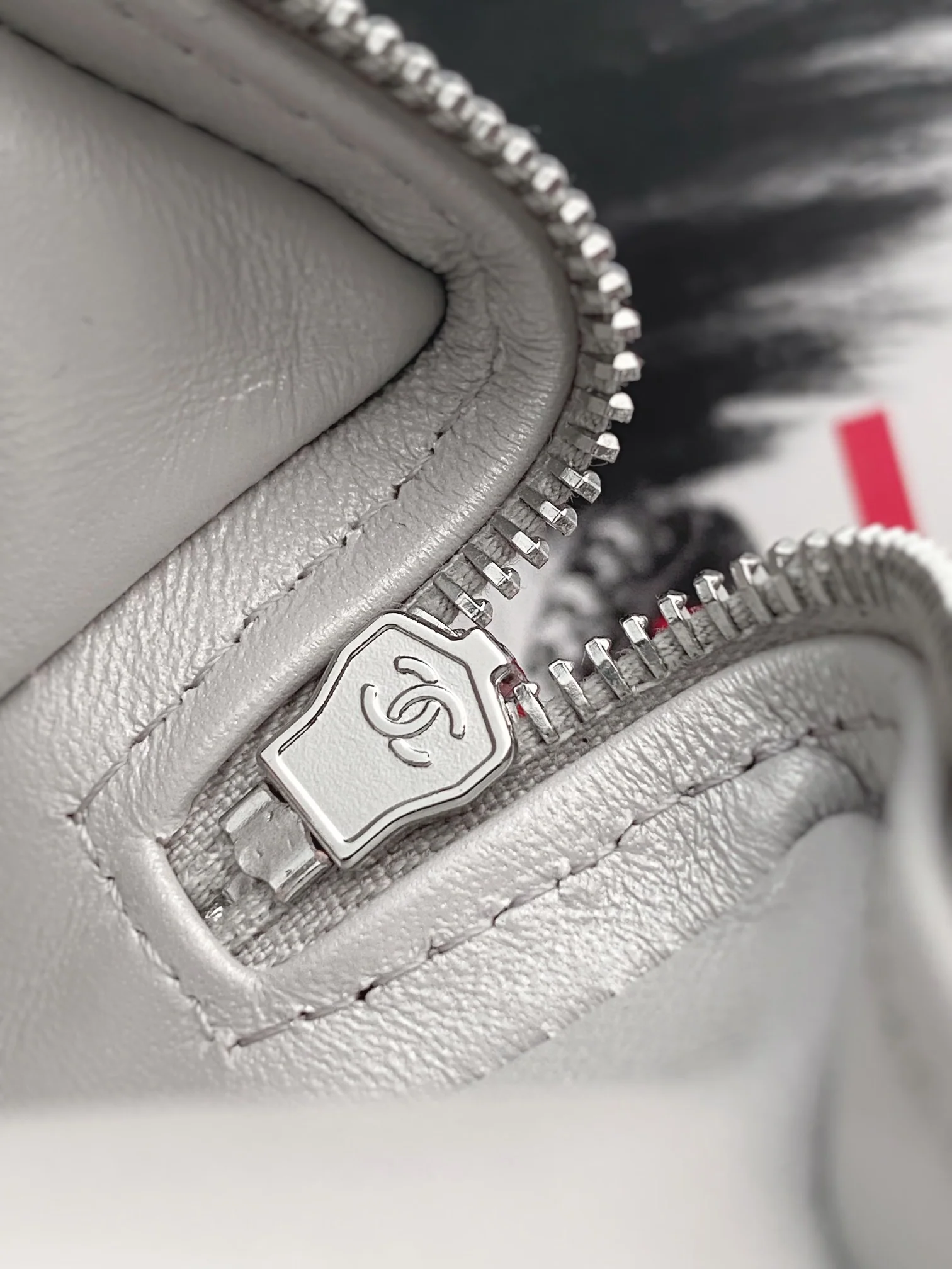 Новинка весны/лета от Chanel - Мини-сумка через плечо Chanel 24c - Серебристая