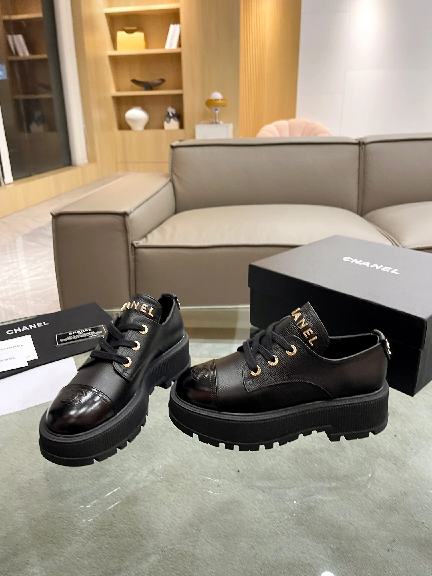 Новинка сезона осень/зима 2023 от Chanel - Лоферы на платформе - Черные