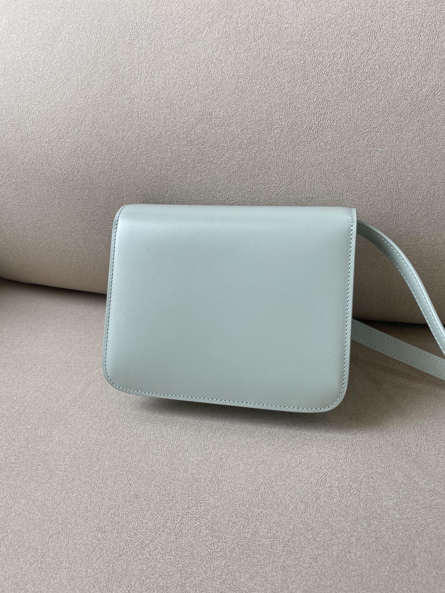 Сумка Celine Box-Tteen из полированной телячьей кожи - аквамарин - 2