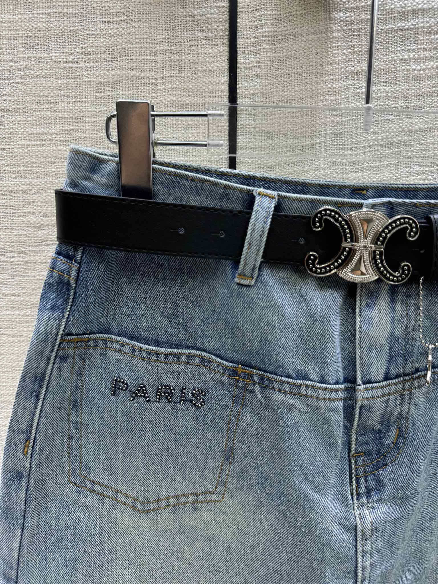 Джинсовые шорты Celine 2404 с двумя карманами