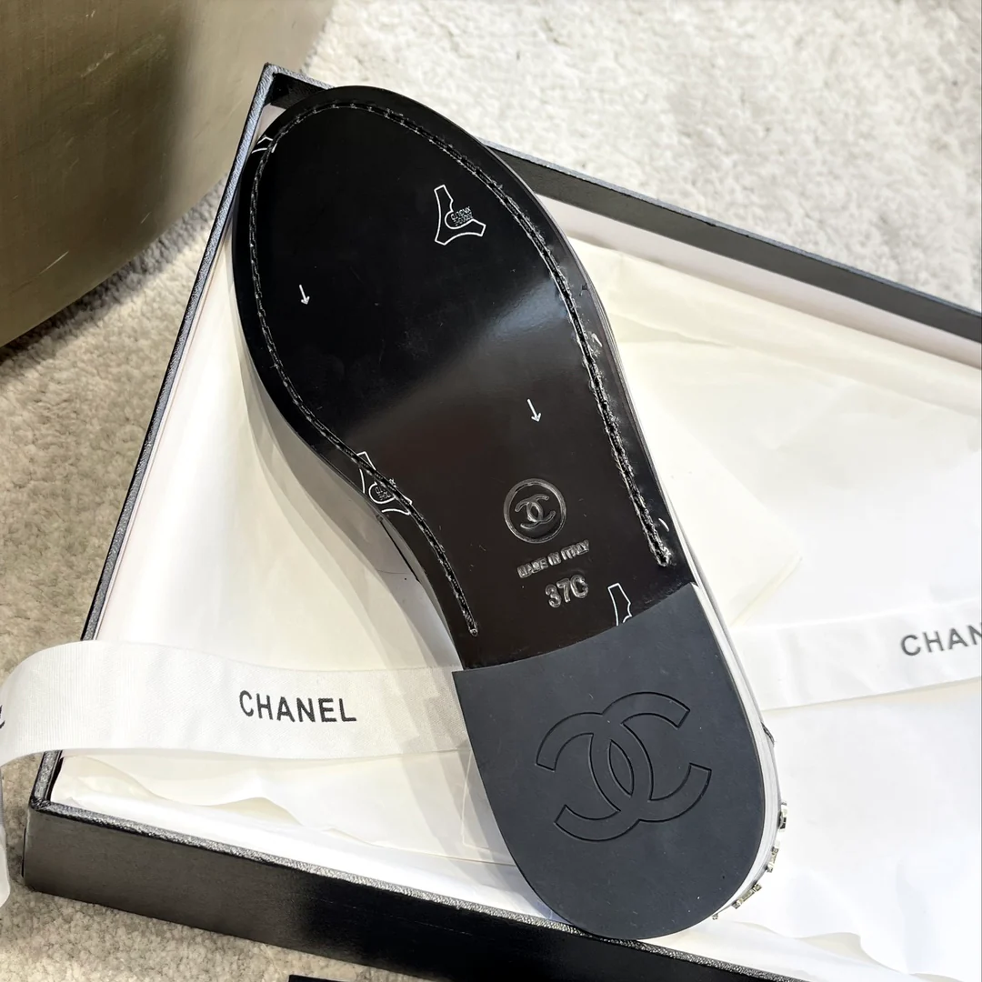 Новинка сезона весна/лето 2023 от Chanel — лоферы из серии Goddess.