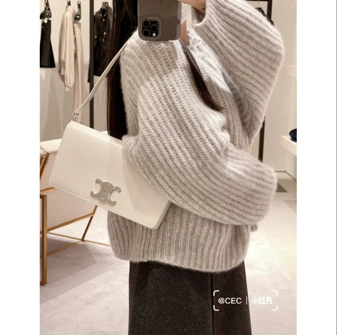 Сумка Celine Triomphe из глянцевой телячьей кожи с принтом под канвас - белая.