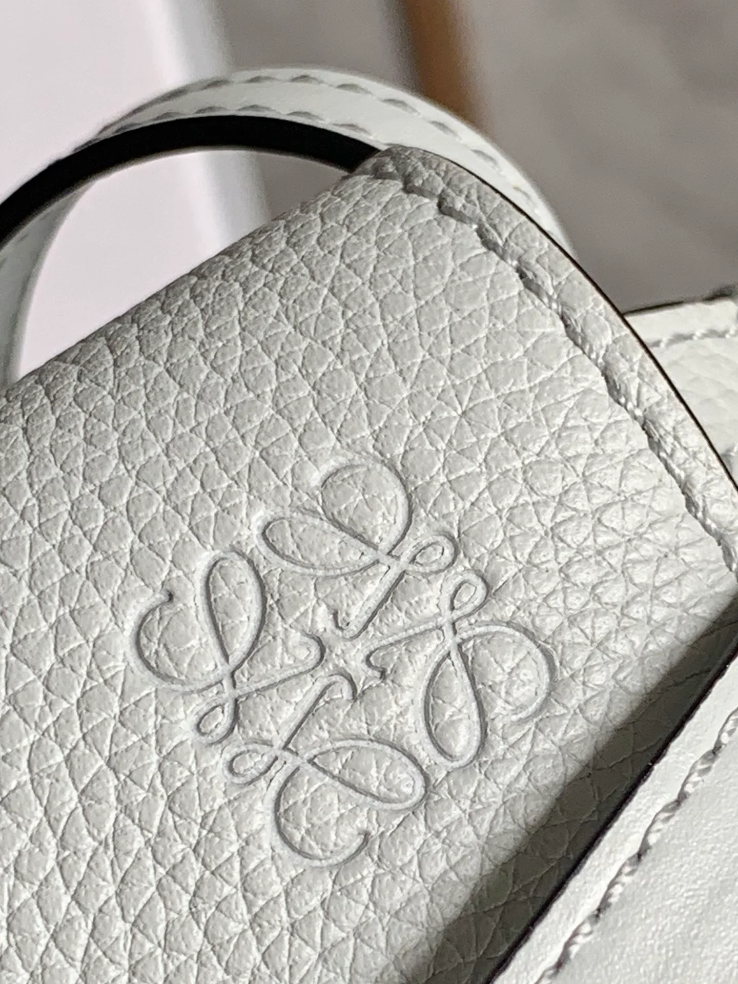 Loewe-gate-mini-21x12-5x9-5-cm-9