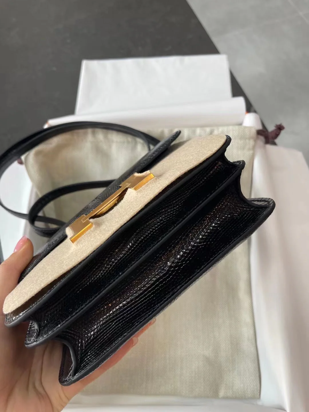 Hermes Constance 19 Миниатюрная пряжка из кожи ящерицы, черная с золотом