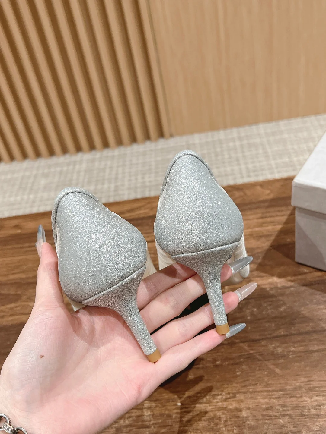 Туфли на высоком каблуке Jimmy Mesh с острым носком - белые