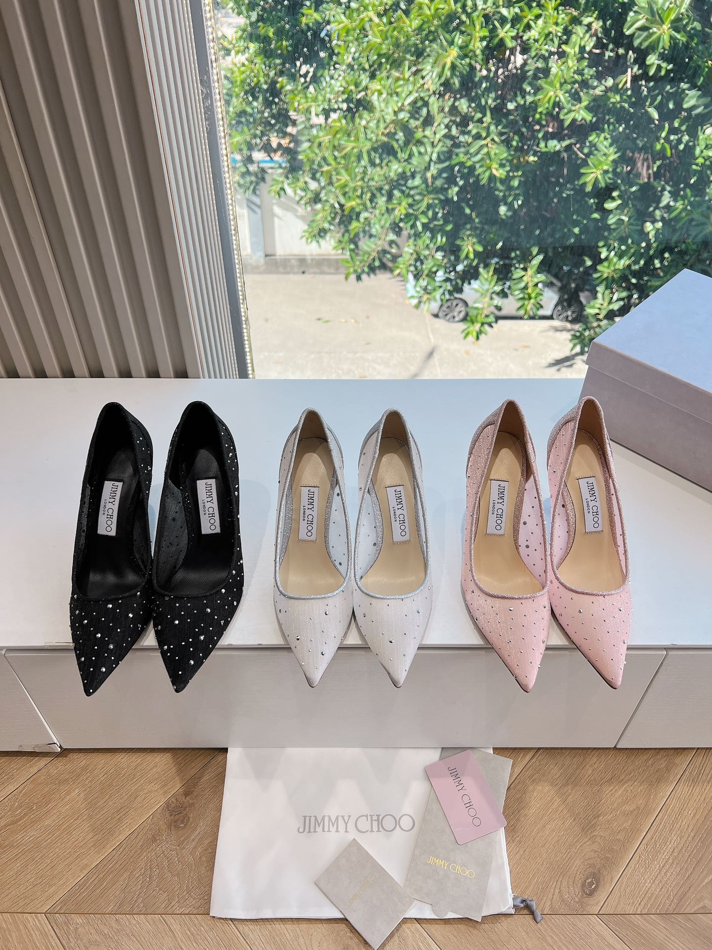 Бренд JC - Туфли на высоком каблуке с острым носком и сетчатым верхом - Изображение из коллекции