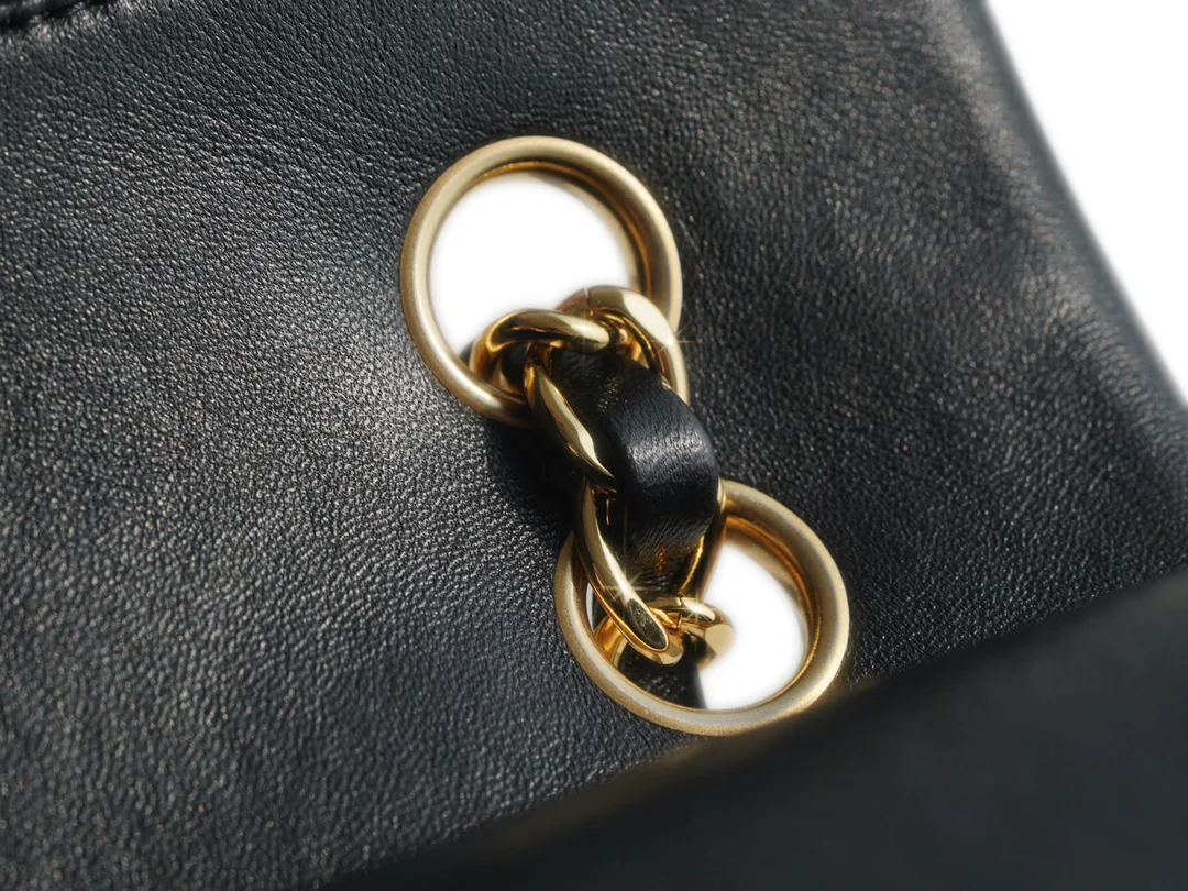 Сумка Chanel CF Medium - 25 см - из черной овечьей кожи с золотой пряжкой - CF25