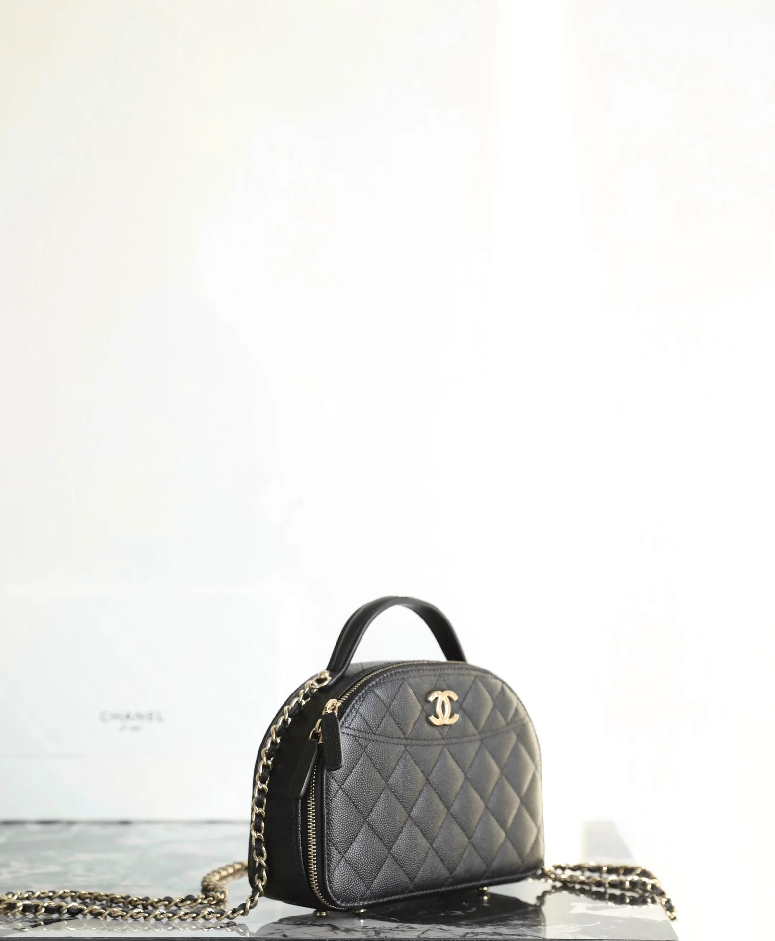 Сумка Chanel 25c Bowling Shell - черная