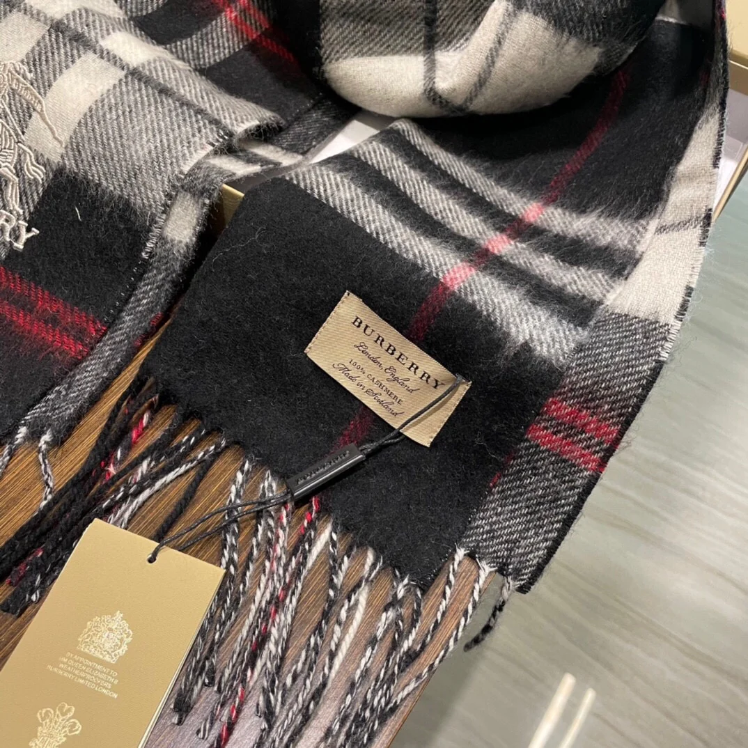 Burberry - Шарф унисекс