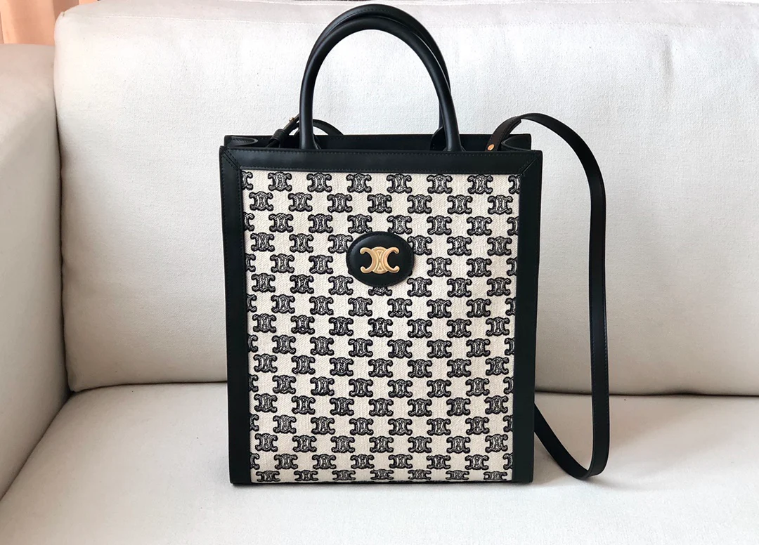 Сумка Celine Cabas Small Triomphe с вышивкой, вертикальная.