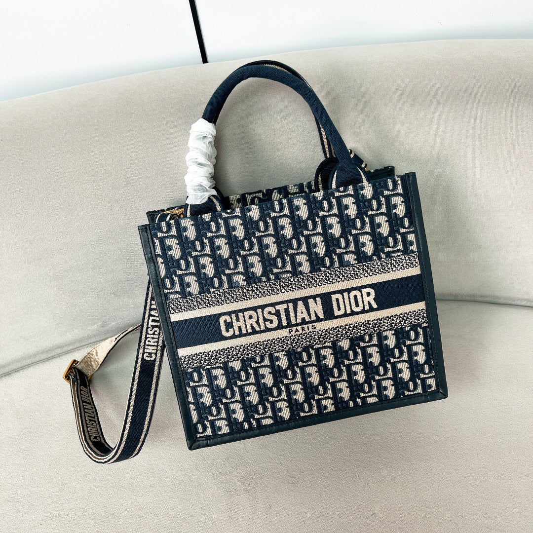 Сумка-шоппер Dior с плечевым ремнем — маленькая — канва Monogram