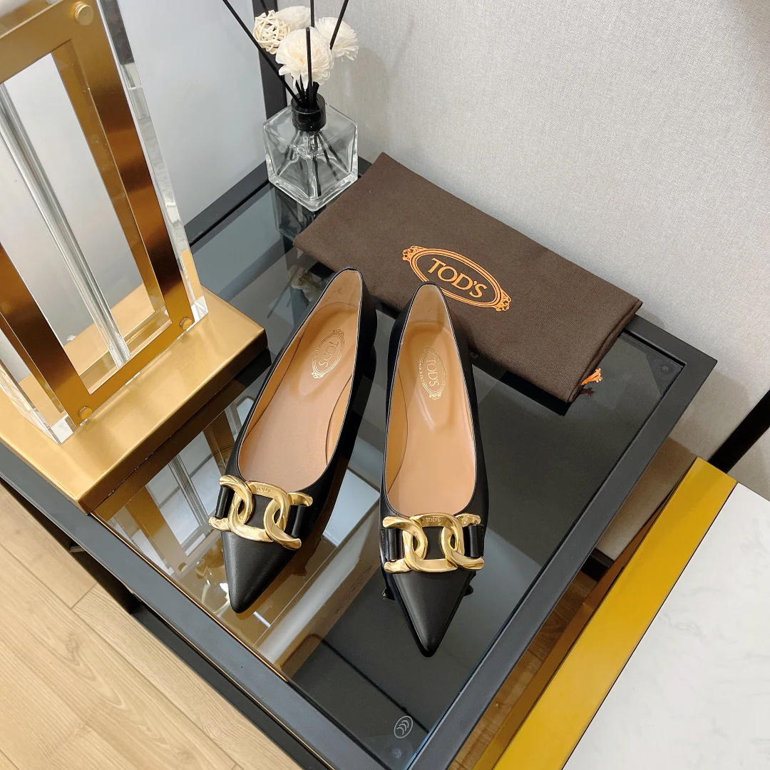 Туфли-балетки Tods с острым носком