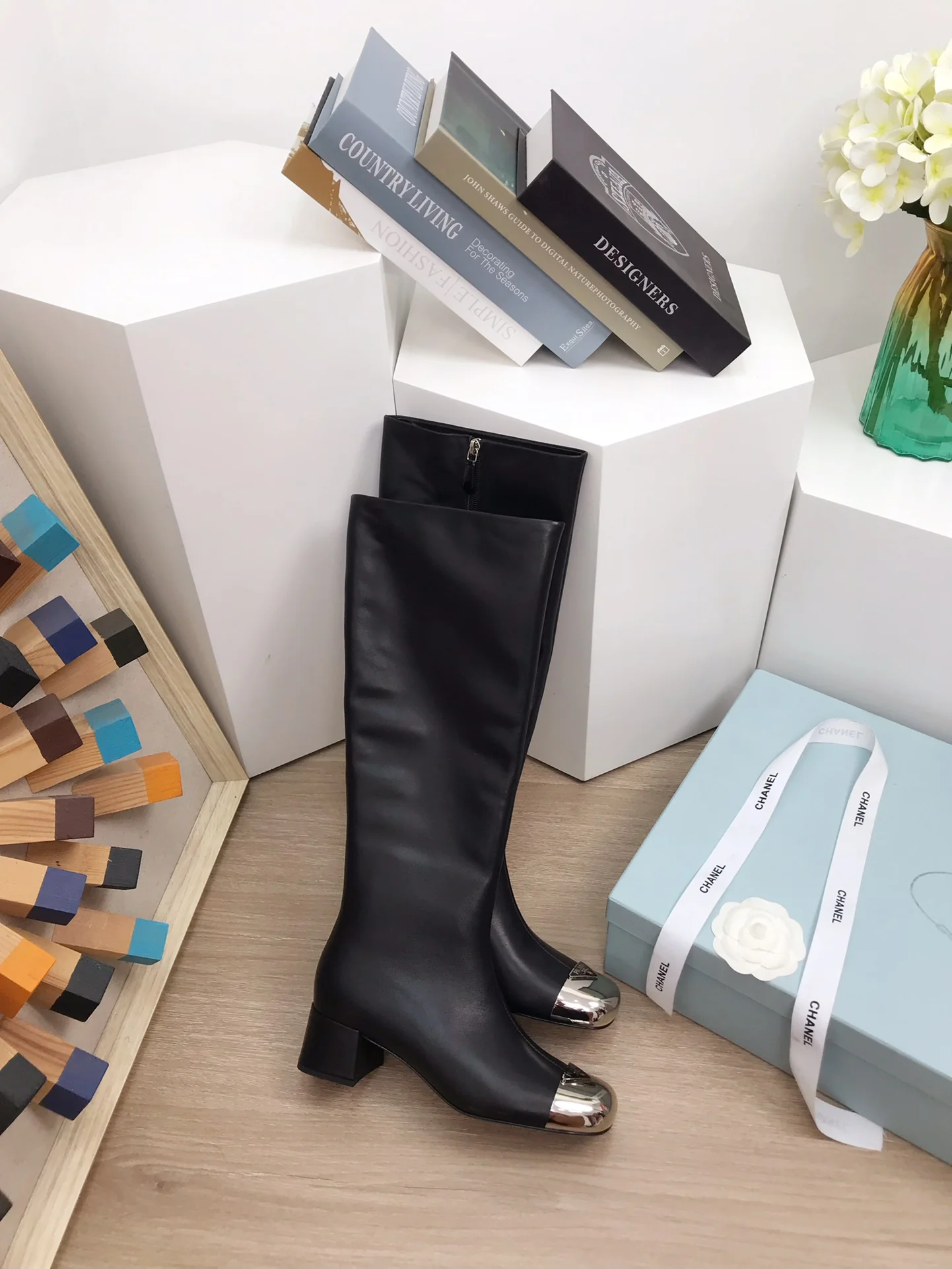 Коллекция Prada 2022 года с подиума - Металлические ботинки с закругленным носком - 1