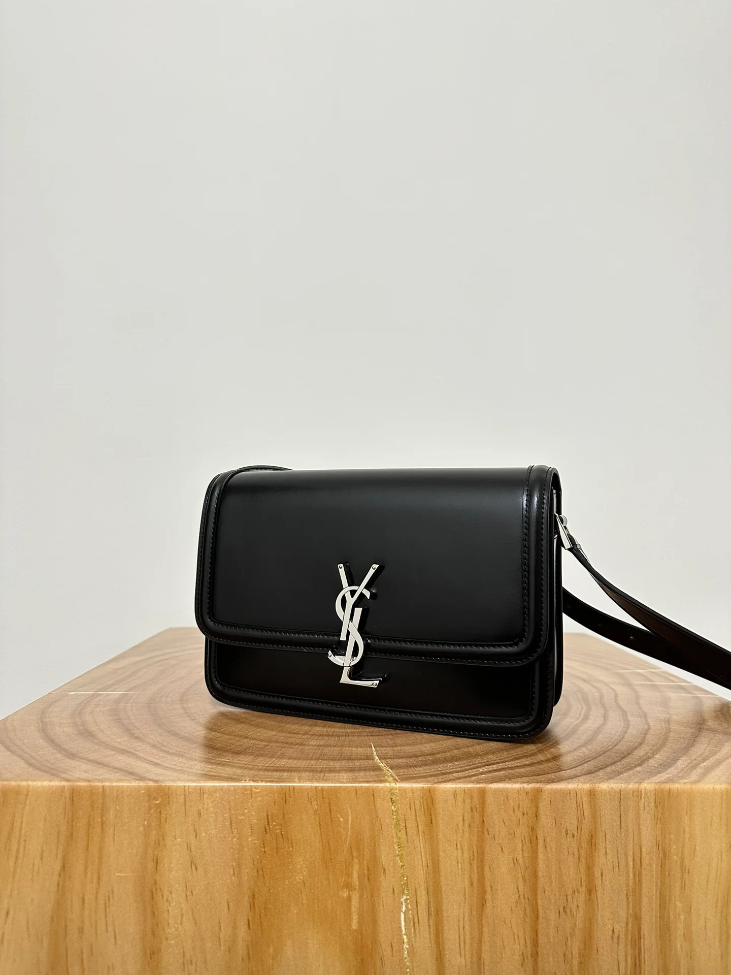 Сумка YSL Box Saint Laurent Tofu Bag - Большая - Черная с серебряной пряжкой