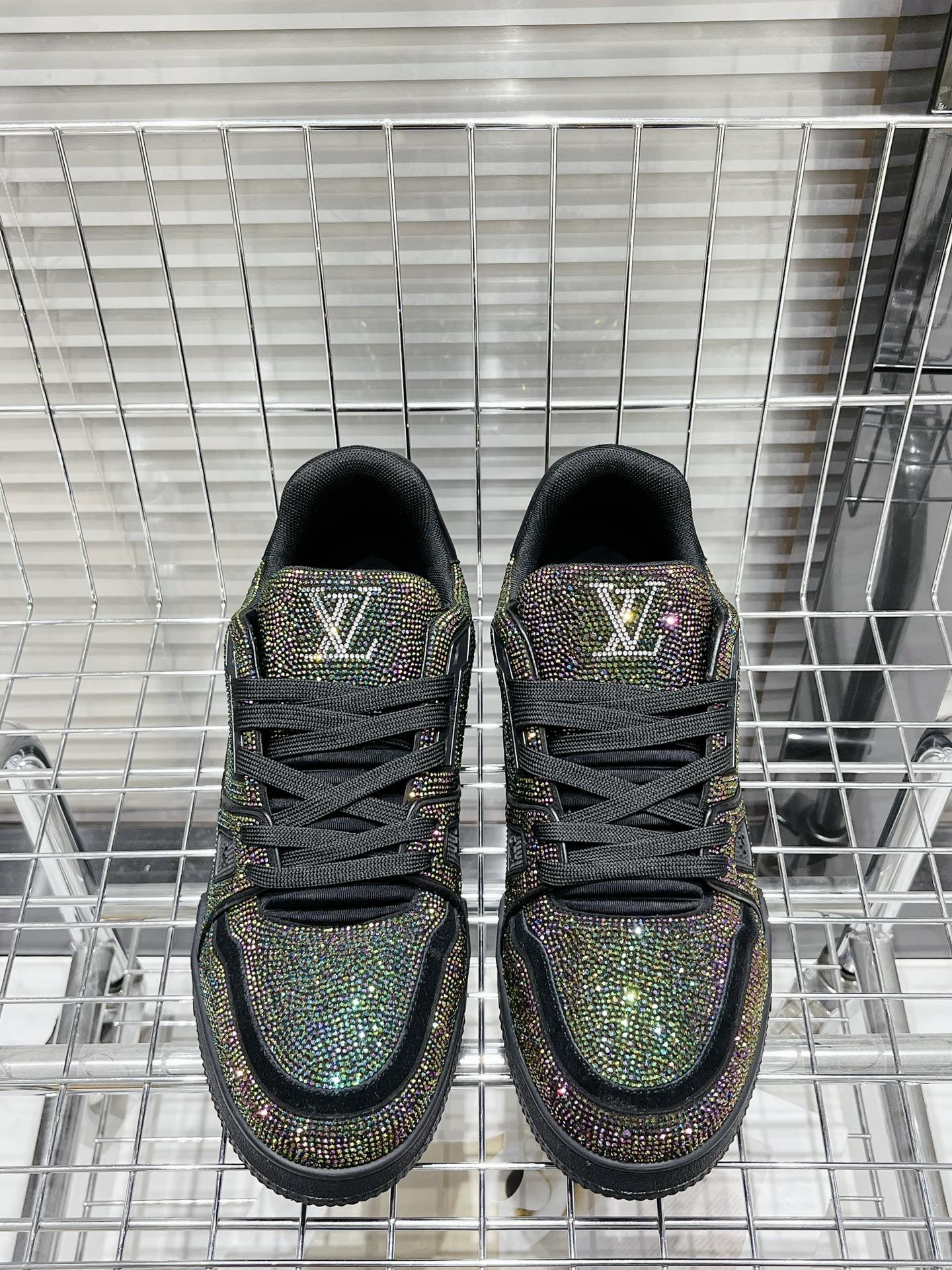 Кроссовки LV Trainer - обувь для скейтбординга - глянцевый черный с цветными вставками - унисекс