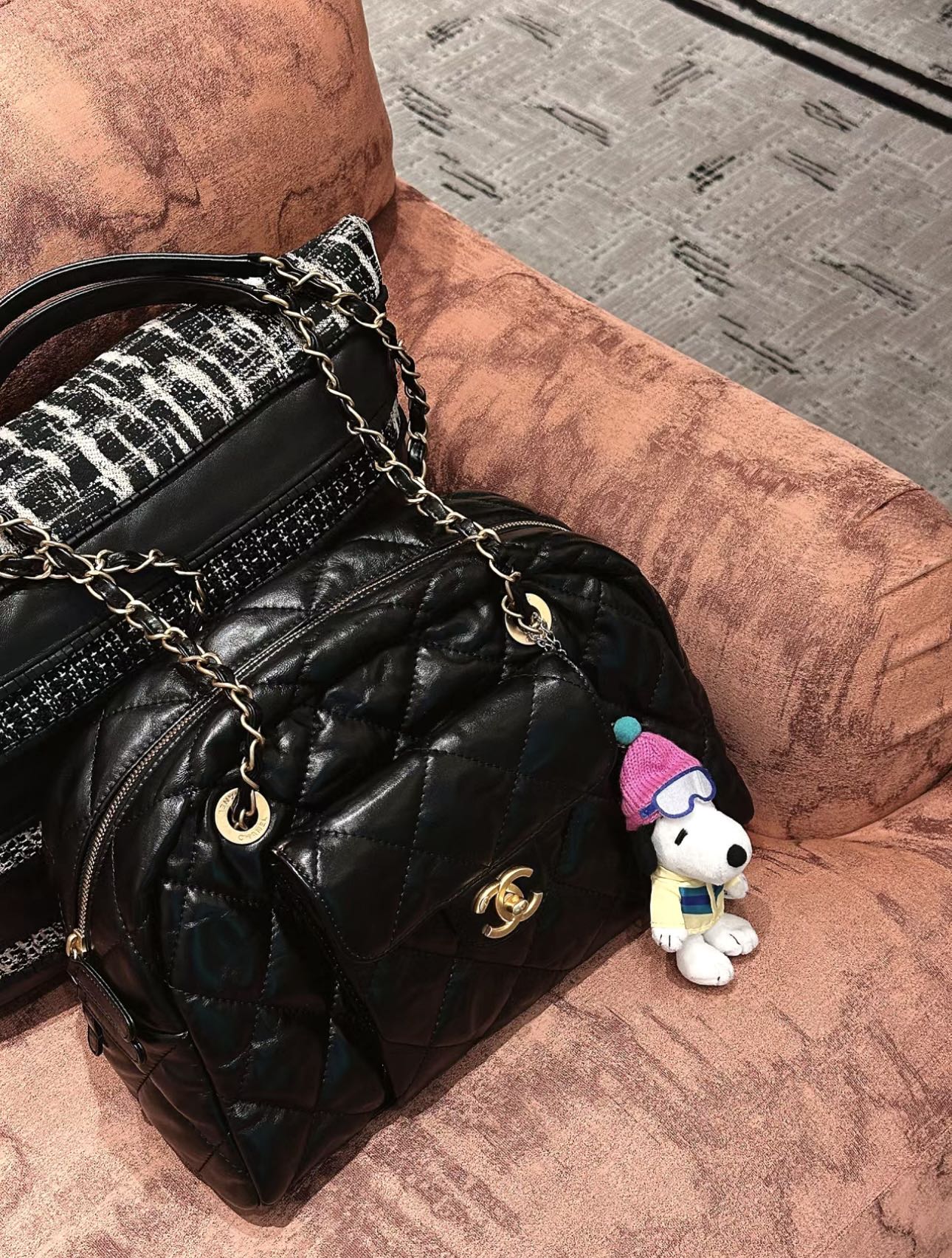 Маленькая сумка-боулинг Chanel 24a - черная