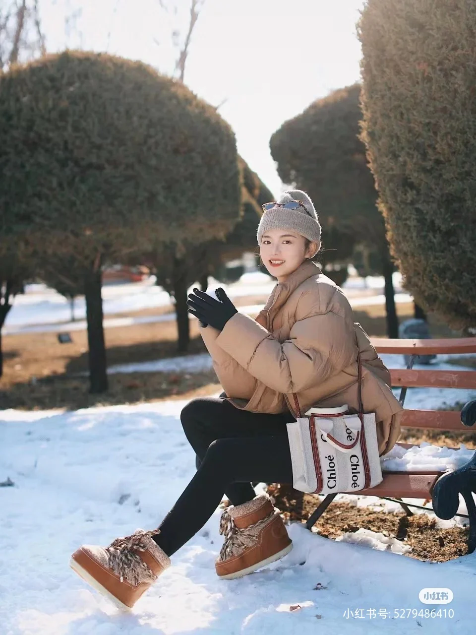 Сумка-тоут Chloe Woody, малиново-красная, маленькая.