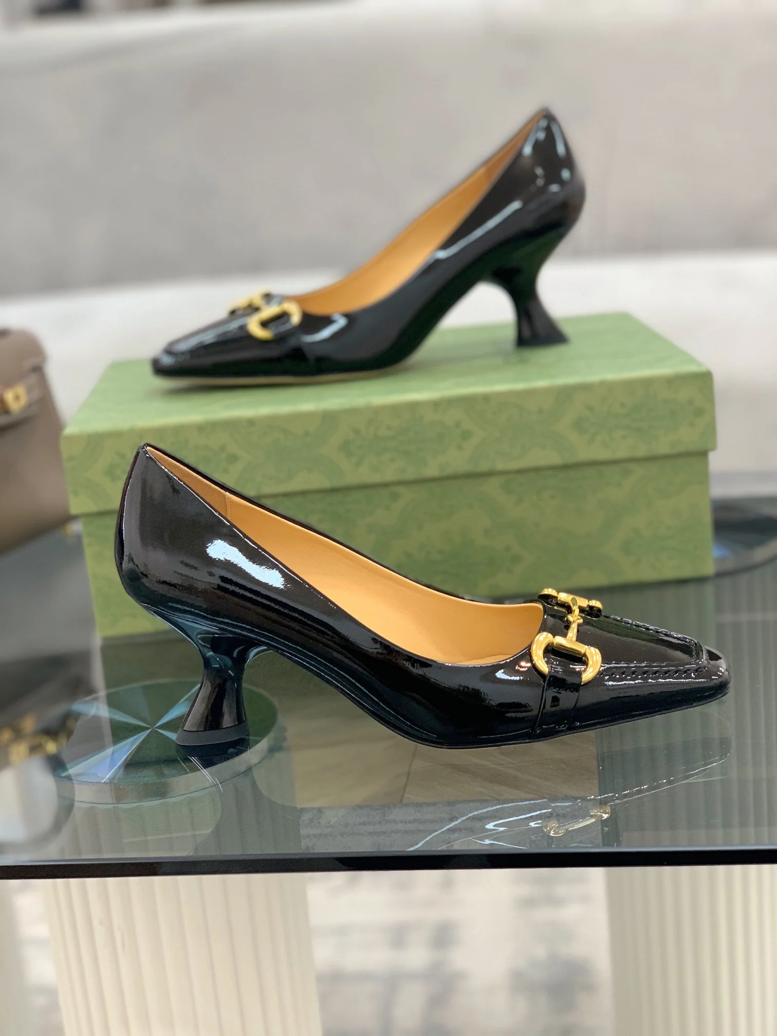 Лакированные туфли на высоком каблуке Gucci