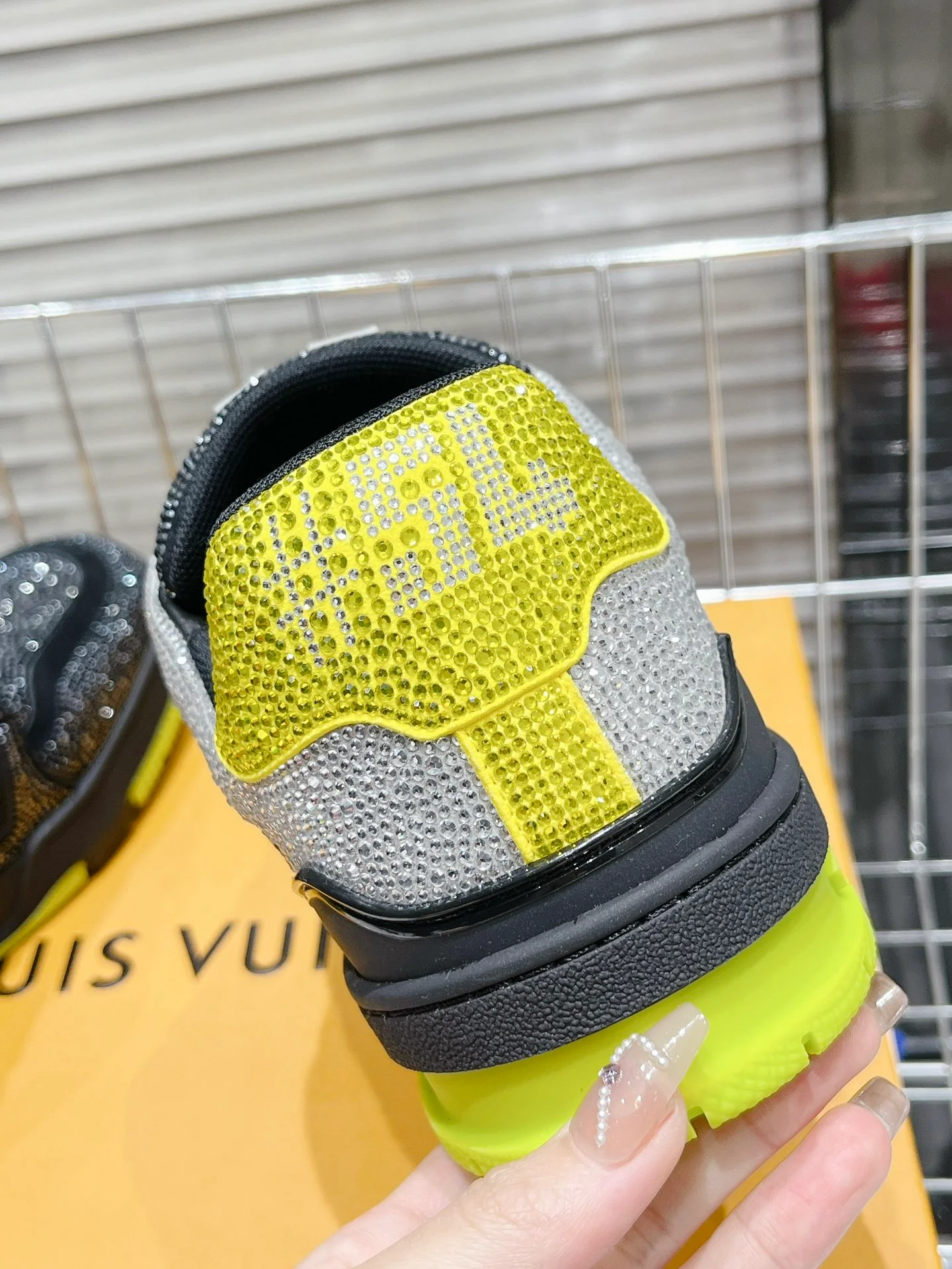 Кроссовки LV Trainer - обувь для скейтбординга - глянцевые черно-желтые - унисекс