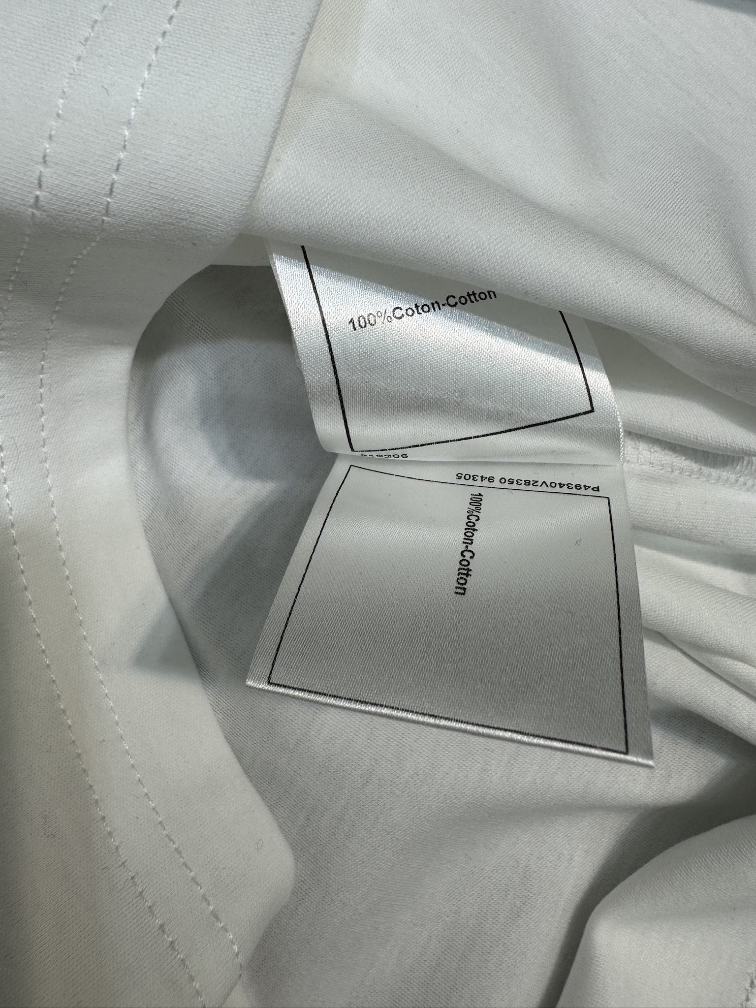 Футболка Celine 2403 с вышивкой в ??виде сердца и буквы - белая