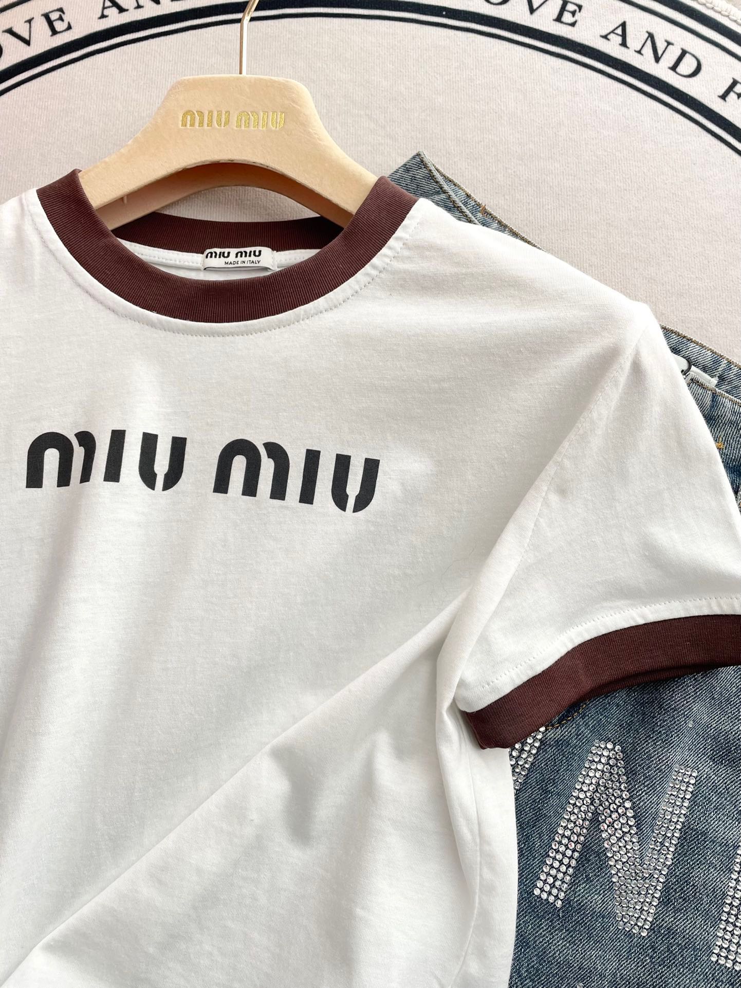 Miu Miu - 2404 - Футболка с коротким рукавом и буквенным принтом