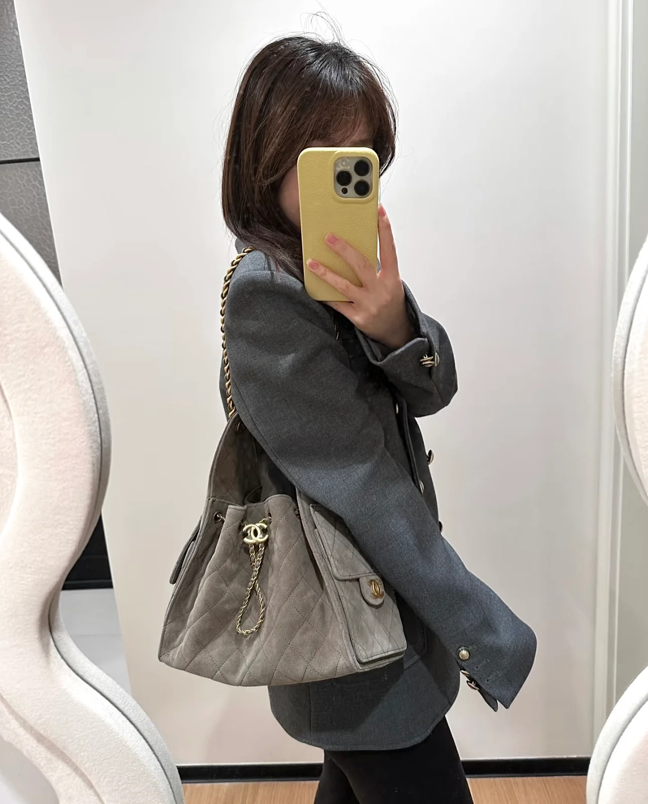 Популярная сумка-хобо Chanel 25c, коричневая.