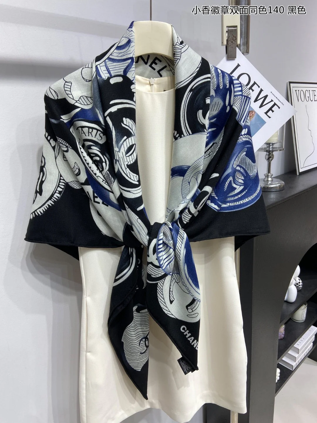 Платок Chanel 2024 с двусторонним значком в комплекте - 140-140