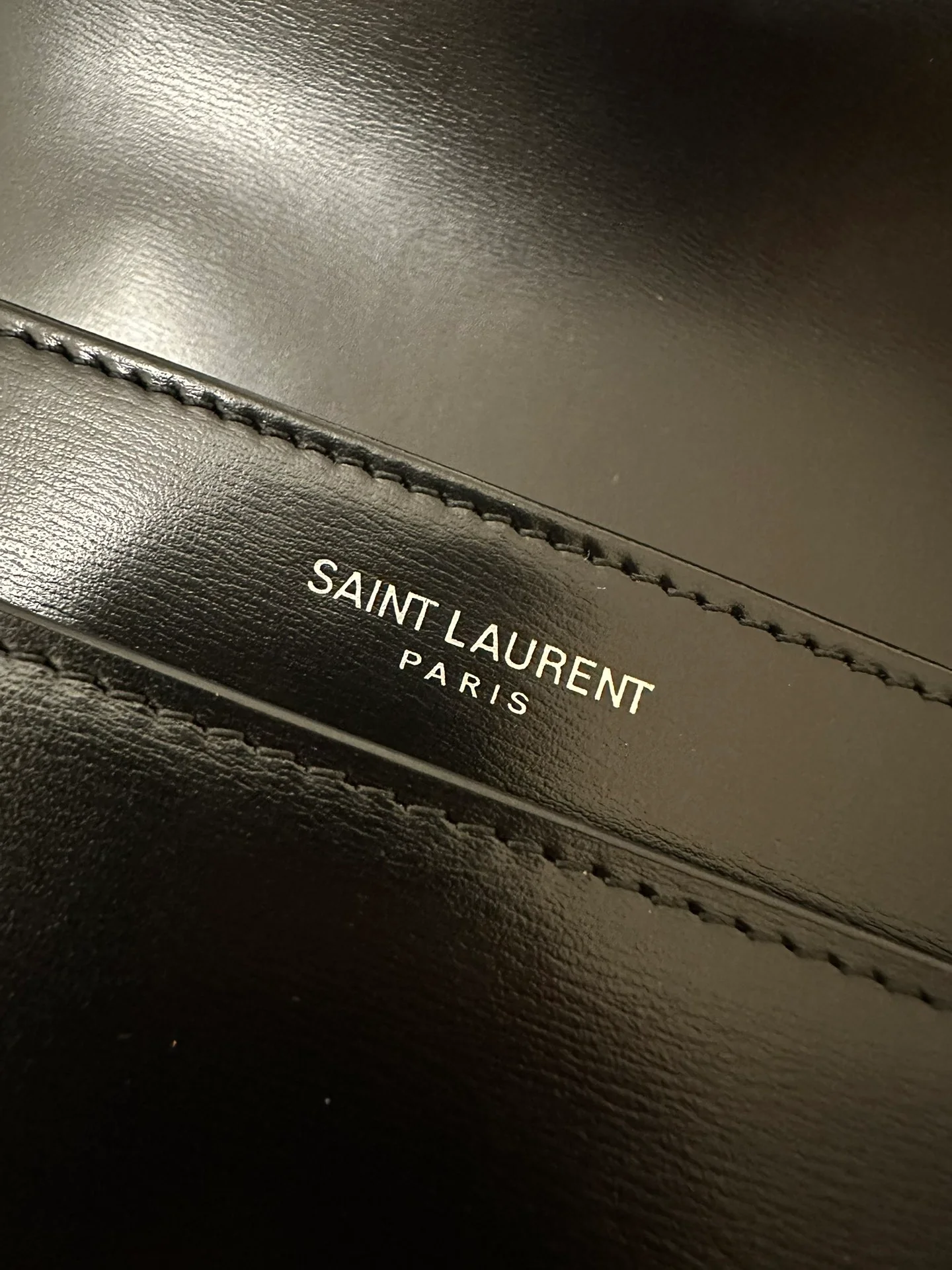 Сумка YSL Box Saint Laurent Tofu Bag, маленькая, черная с серебряной пряжкой.