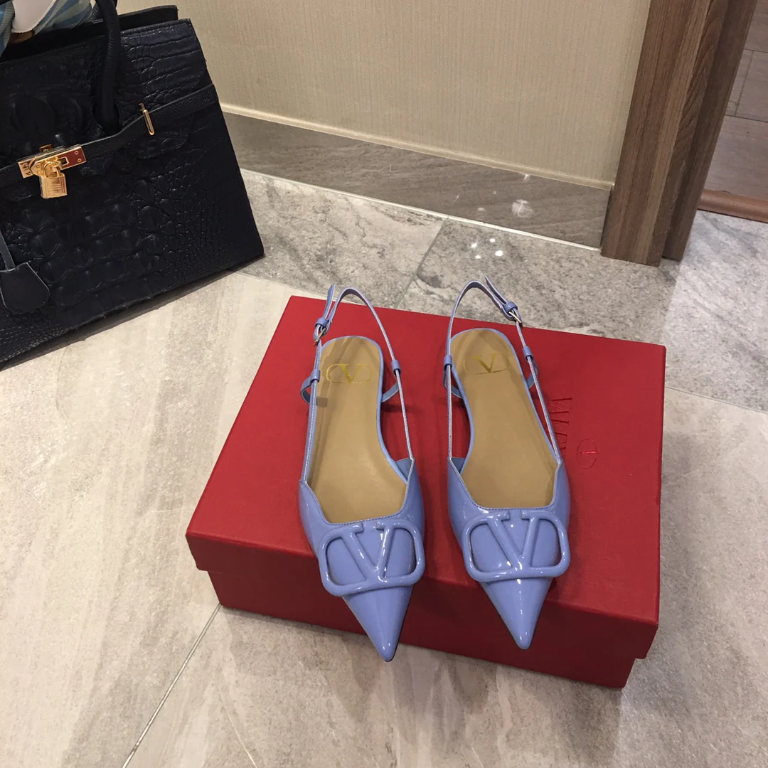 Лакированные сандалии Valentino с острым носком, синие.