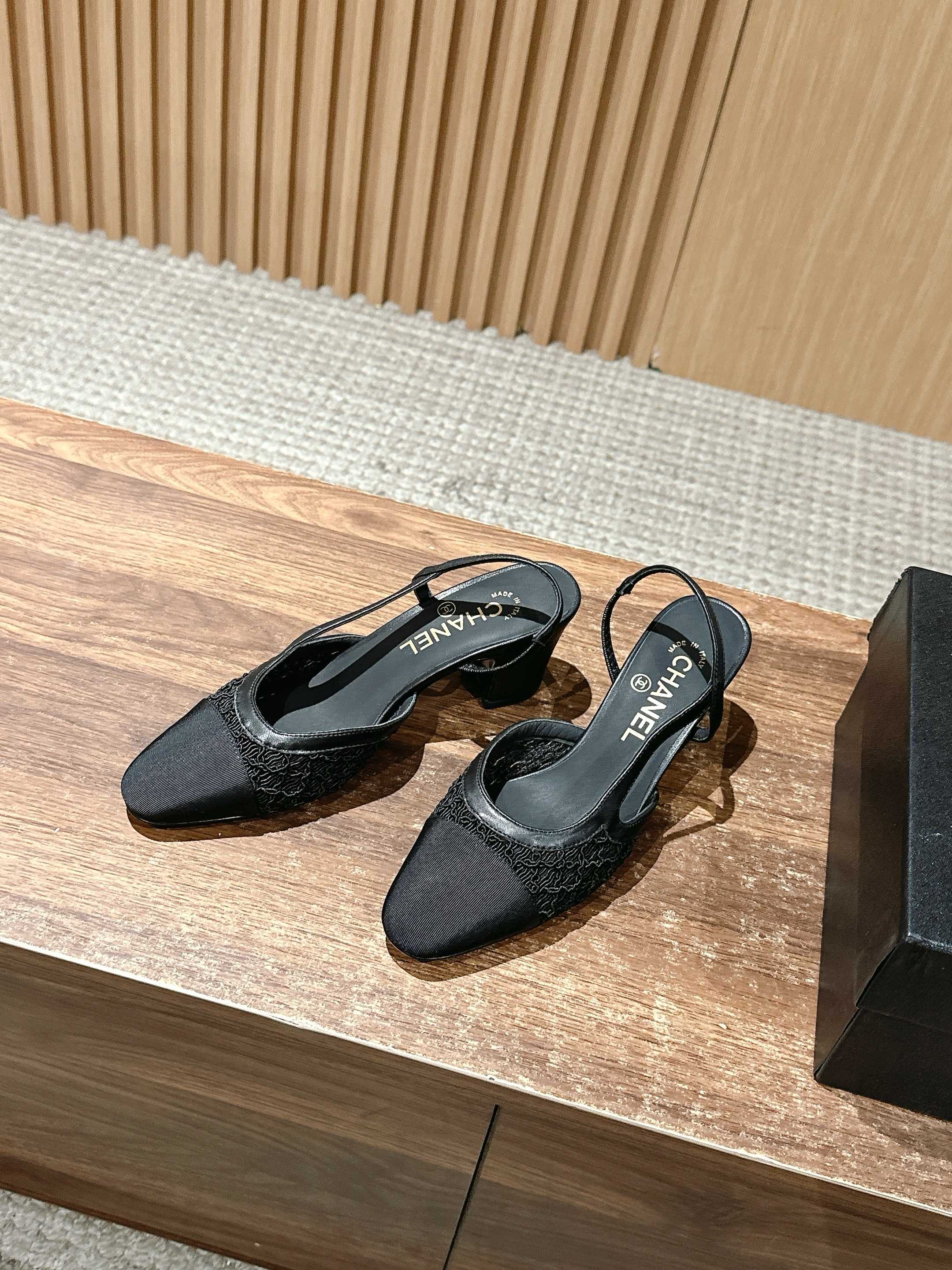 Chanel - Кружево и шаньдунский шелк - Туфли на массивном каблуке - Черные