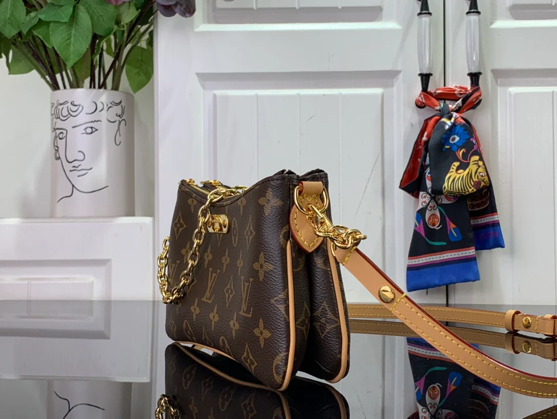 m83008-LV-liv-pochette сумка через плечо с монограммой