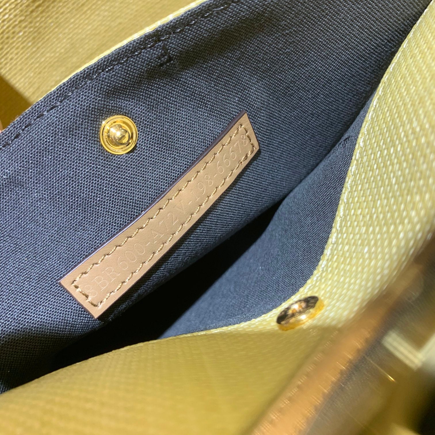 Сумка-тоут Fendi Peekaboo с кожаной ручкой