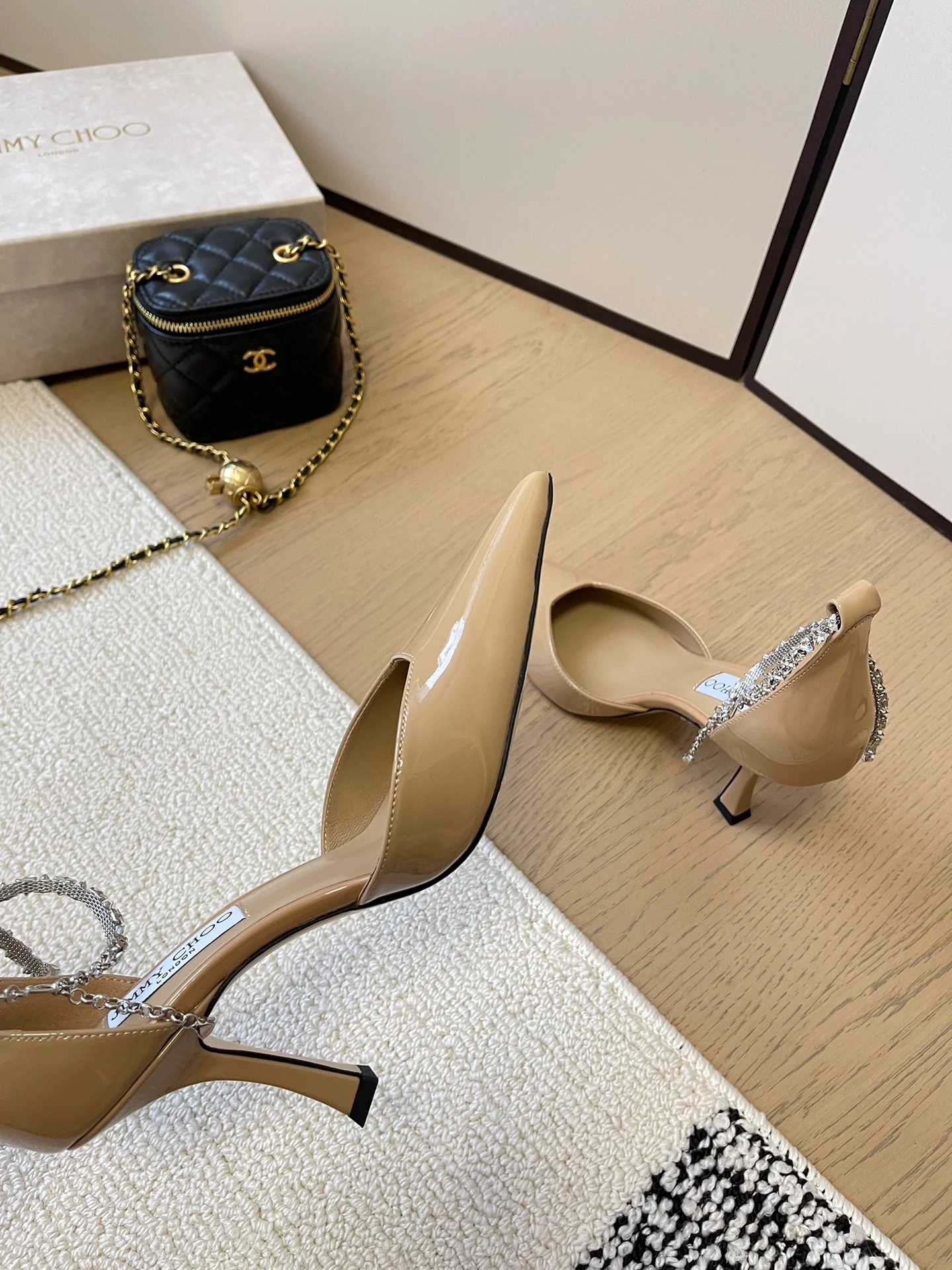 Босоножки на высоком каблуке с острым носком Jimmy 2024 - Кофейно-коричневые