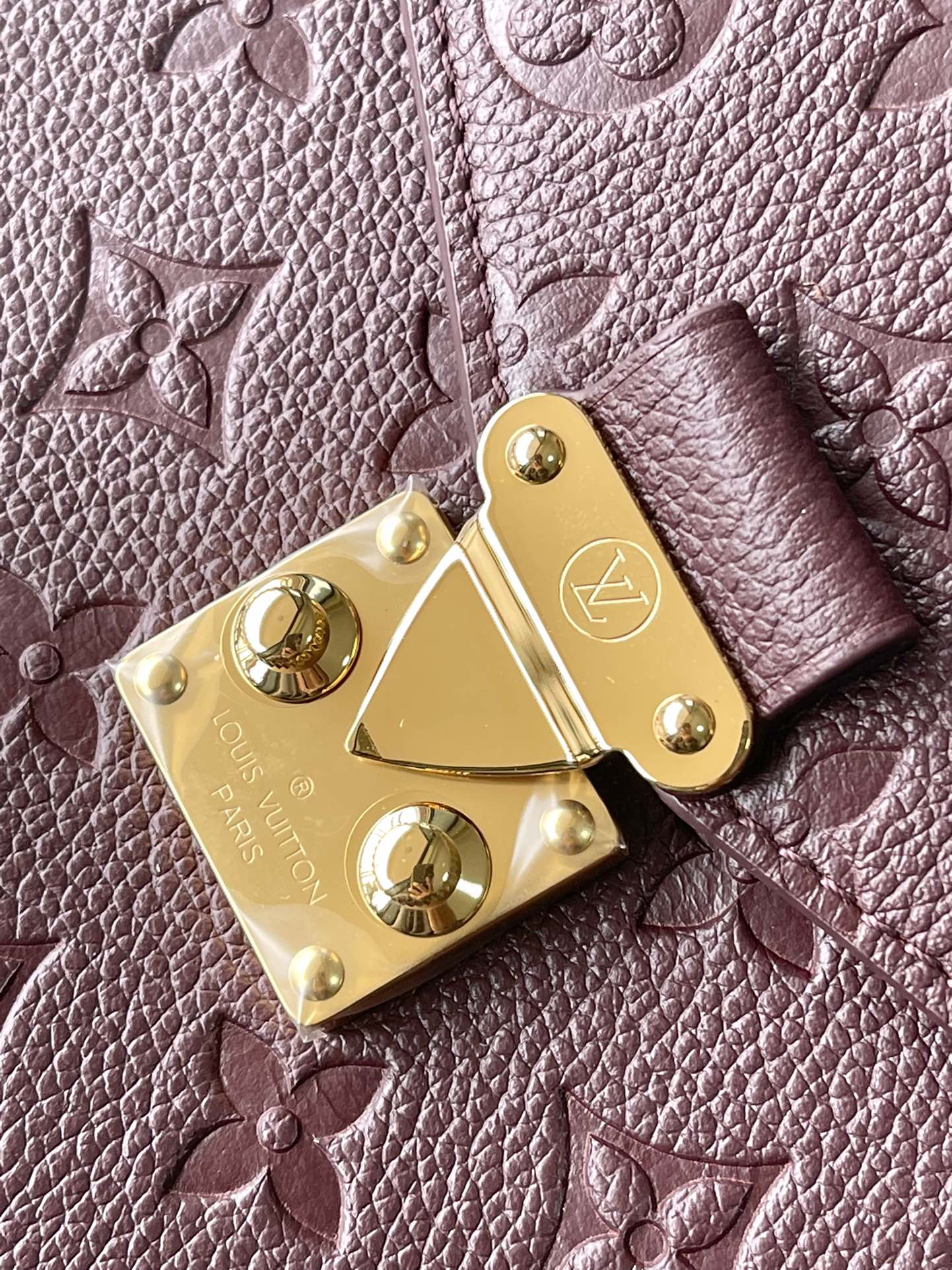 m46613-LV-Pochette-Metis-Classic с узором, кожа, винно-красный