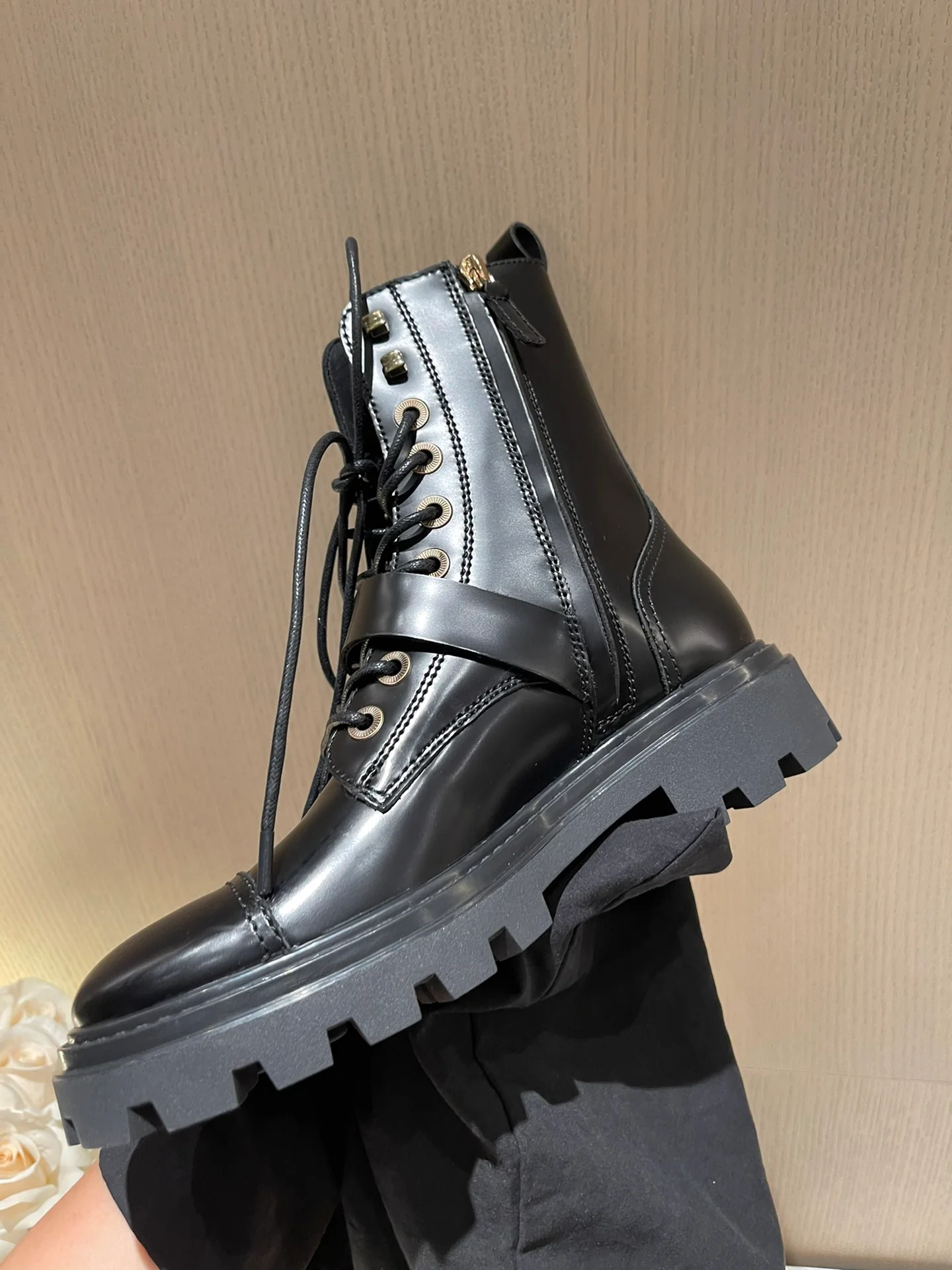 Tods - Новинка сезона осень/зима 2022 - Ботинки Martin